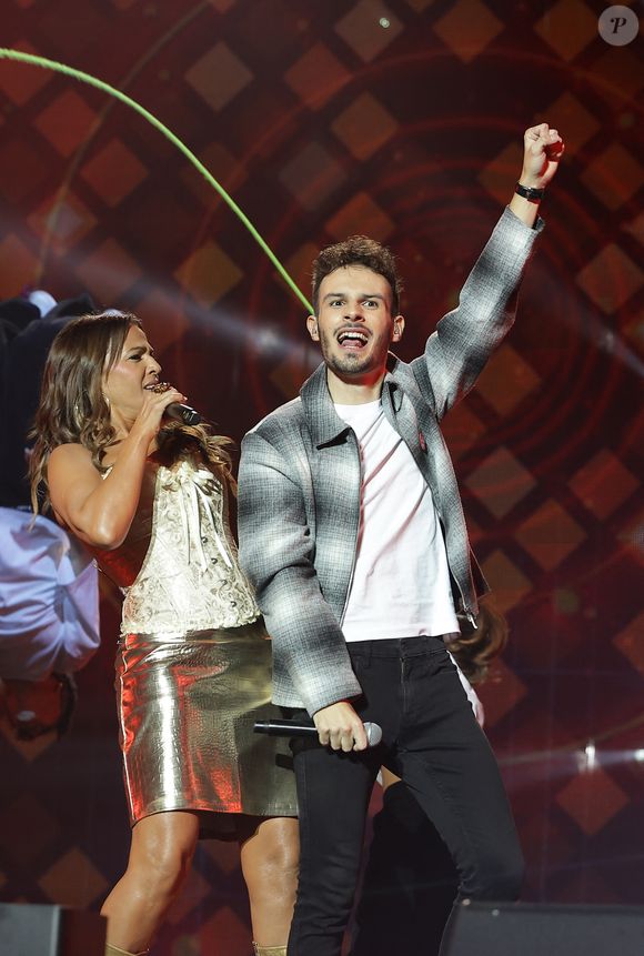 Exclusif - Nâdiya et Léo lors du concert du gala de Noël de l'association Tout le monde contre le cancer fête ses 20 ans diffusé le 24 décembre sur M6 à l'Adidas Aren Porte de la Chapelle à Paris, France, le 4 décembre 2025. © Coadic Guirec/Bestimage