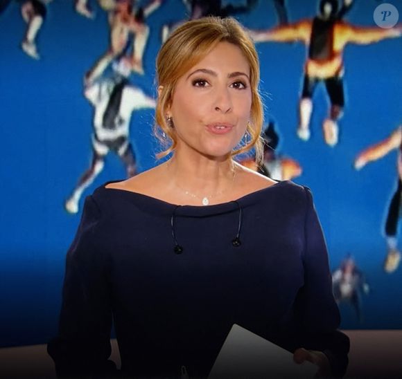 La journaliste a ainsi fait ses premiers pas sur France 2. 

Léa Salamé présente son premier journal de 20 heures sur France 2  le 1er septembre 2025. 
© Alain Guizard / Bestimage