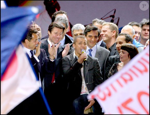 Faudel sur la Place de la Concorde à Paris pour fêter la victoire de Nicolas Sarkozy à l'élection présidentielle le 7 mai 2007. © DOMINIQUE JACOVIDES / BESTIMAGE