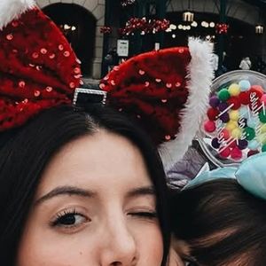 A rappeler que l'interprète de "Moi, Lolita..." a aussi eu Annily en 2005, née de son histoire passée avec Jérémy Chatelain.

Annily immortalisée aux côtés de sa petite soeur Maggy sur Instagram (Capture).