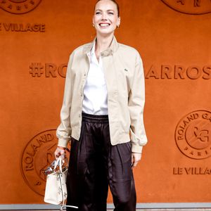 Amandine Petit au photocall du village lors des Internationaux de France de Tennis de Roland Garros 2026, à Paris, France, le 4 juin 2026. © Jacovides-Moreau/Bestimage