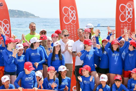 La princesse Charlène de Monaco et Pierre Frolla lors de la journée "Water Safety Day, pour la prévention de la noyade" sur la plage du Larvotto de Monaco, le 17 juin 2025. Cet événement est organisé par sa Fondation, le Centre de Sauvetage Aquatique de Monaco (CSAM) en partenariat avec la Croix-Rouge monégasque. © Claudia Albuquerque/Bestimage