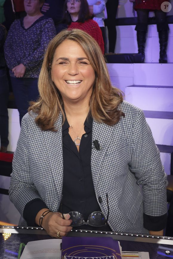 Exclusif - Valérie Benaim sur le plateau de l’enregistrement de l’émission « Face à Hanouna » présentée par C.Hanouna et diffusée sur C8 le 05 octobre 2024, à Paris, France, le 3 octobre 2024. © Jack Tribeca/Bestimage