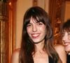 Passionnée de vintage, elle crée des projets de mode respectueux de l’environnement, comme un twin-set en cachemire recyclé.

Lou Doillon et sa mère Jane Birkin assistent au 'ANDAM diner Fashion award' qui se tient au Ministère de la Culture à Paris, France, le 5 octobre 2011. Photo par Denis Guignebourg/ABACAPRESS.COM