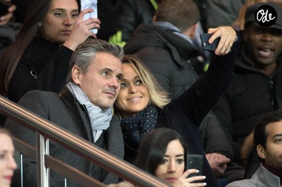 Chaque week-end, elle et son chéri passent aux travaux pratiques...

Cécile de Menibus et son compagnon Thierry lors du match de Ligue 1 opposant le Paris Saint-Germain au Stade Rennais au Parc des Princes, le 6 novembre 2016 à Paris, en France. Photo de Laurent Zabulon /ABACAPRESS.COM
