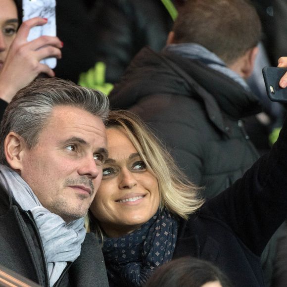 Chaque week-end, elle et son chéri passent aux travaux pratiques...

Cécile de Menibus et son compagnon Thierry lors du match de Ligue 1 opposant le Paris Saint-Germain au Stade Rennais au Parc des Princes, le 6 novembre 2016 à Paris, en France. Photo de Laurent Zabulon /ABACAPRESS.COM