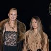 De passage à Paris pour Saint Laurent, Laeticia Hallyday et sa fille Joy très complices : regards, sourires et looks affirmés