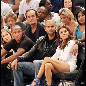Thierry Henry, Tony Parker et sa femme Eva Longoria au match de basket USA vs France à New York. Photo par FAME PICTURES / BESTIMAGE