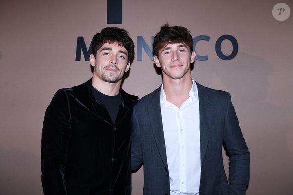 Pendant ce temps là, son petit frère Arthur a été couronné de sucès.

Charles et Arthur Leclerc - Soirée "APM Monaco" à l'hôtel JW Marriott lors du 78ème Festival International du Film de Cannes le 20 mai 2025. © RAchid Bellak/Bestimage