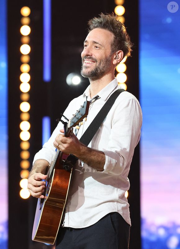 Il sera en concert le 15 novembre 2025 à la Seyne-sur-Mer.

Charlie Winston lors de la 37ème édition du Téléthon sur le plateau de France 2, avec pour parrain Vianney. Le 9 décembre 2023. © Coadic Guirec / Bestimage
