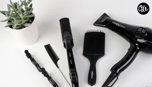 Trouver la bonne fréquence de lavage est donc essentiel. Des facteurs comme les variations hormonales, l'utilisation de soins inadaptés ou encore la pollution peuvent également jouer sur l'aspect de la chevelure.

Shari Sirotnak /Unsplash