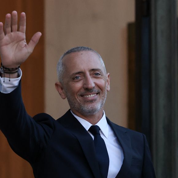 "En fait je me moque de moi plus que de tout ça parce que je mets en scène, aussi ma mère et sa découverte de Monaco, et cet univers", a fait savoir Gad Elmaleh

L'humoriste et acteur, Gad Elmaleh arrive au palais de l'Élysée pour un dîner offert aux chefs d'état et de gouvernement par le président de la république dans le cadre du XIXe Sommet de la Francophonie à Paris, le 4 octobre 2024. © Stéphane Lemouton / Bestimage