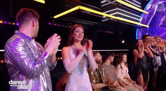 Les yeux embués, elle s'est levée et a applaudi l'ex-sportive.

Danse avec les stars 2026 : Elsa Bois perd ses moyens face à Laure Manaudou lors du premier prime de la saison - capture d'écran TF1