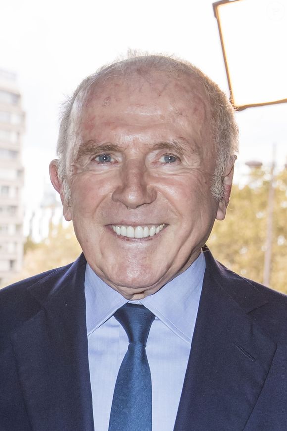 Château-Grillet bénéficie de la particularité rare d'être reconnu comme une Appellation d'Origine Contrôlée (AOC) à part entière depuis 1936.


François Pinault au défilé Giambattista Valli PAP femme printemps / été 2019 au Palais des Congrès à Paris le 1er octobre 2018. 

© Olivier Borde / Bestimage
