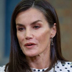 À 52 ans, cette discipline quotidienne se reflète dans son teint lumineux et son énergie constante, faisant d’elle une véritable icône de bien-être.

Le roi Felipe VI et la reine Letizia d’Espagne, président la réunion annuelle avec les membres du Conseil d'administration de la Fondation Princesse des Asturies, à Madrid. © LALO YASKY / BESTIMAGE