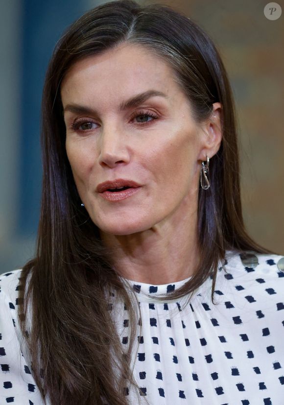 À 52 ans, cette discipline quotidienne se reflète dans son teint lumineux et son énergie constante, faisant d’elle une véritable icône de bien-être.

Le roi Felipe VI et la reine Letizia d’Espagne, président la réunion annuelle avec les membres du Conseil d'administration de la Fondation Princesse des Asturies, à Madrid. © LALO YASKY / BESTIMAGE