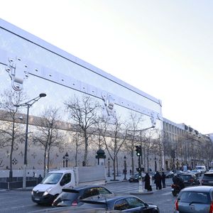 Louis Vuitton va ouvrir son hôtel de luxe de 6000 m2 sur les Champs Elysées !  Situé au 103 avenue des Champs-Elysées à Paris, ce bâtiment incroyable se situera juste en face du célèbre flagship de Louis Vuitton.
 Jack Tribeca/Bestimage