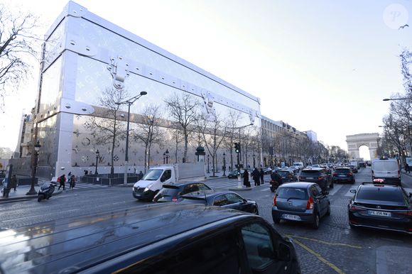 Louis Vuitton va ouvrir son hôtel de luxe de 6000 m2 sur les Champs Elysées !  Situé au 103 avenue des Champs-Elysées à Paris, ce bâtiment incroyable se situera juste en face du célèbre flagship de Louis Vuitton.
 Jack Tribeca/Bestimage