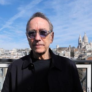 Ainsi, la succession de celui qui a collaboré avec Claude François sera nettement plus facile. 

Alain Chamfort Le 14 mars 2024 à Paris. Photo par MARC CHARUEL/ABACAPRESS.COM