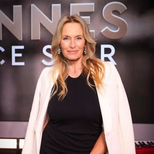 Exclusif - Estelle Lefebure pose en backstage de l'émission "C à vous" lors du 79ème Festival International du Film de Cannes le 22 mai 2026.
© Jack Tribeca / Bestimage