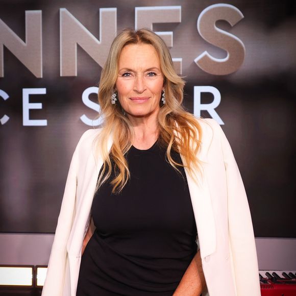 Exclusif - Estelle Lefebure pose en backstage de l'émission "C à vous" lors du 79ème Festival International du Film de Cannes le 22 mai 2026. 

© Jack Tribeca / Bestimage