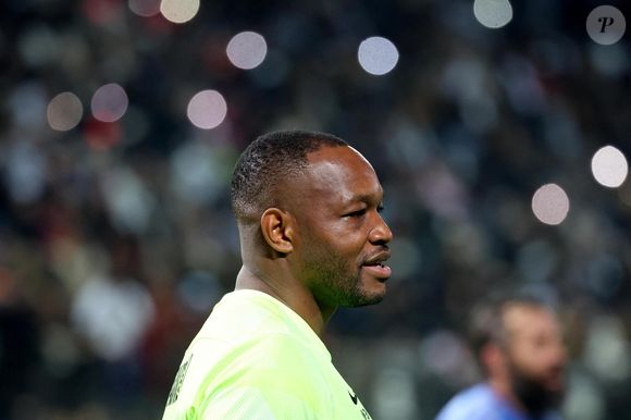 Dans une interview, l'ancien gardien star de l'OM et des Bleus lève le voile sur le vide sidéral qui a suivi sa fin de carrière. 

Steve Mandanda durant la première édition du " match des légendes " opposant l'équipe des Légendes, les anciens de Cannes, à l'équipe des Etoiles avec pour capitaine Didier Deschamps, au stade Pierre de Coubertin à Cannes, le 30 octobre 2025. 

© Dominique Jacovides / Bruno Bebert / Bestimage