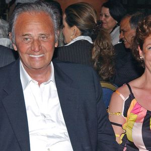 Roger Hanin et sa compagne Agnès Berdugo assistent à la cérémonie de clôture du premier festival international de télévision de Djerba à Djerba, en Tunisie, le 30 avril 2006. Photo Bruno Klein/Abaca