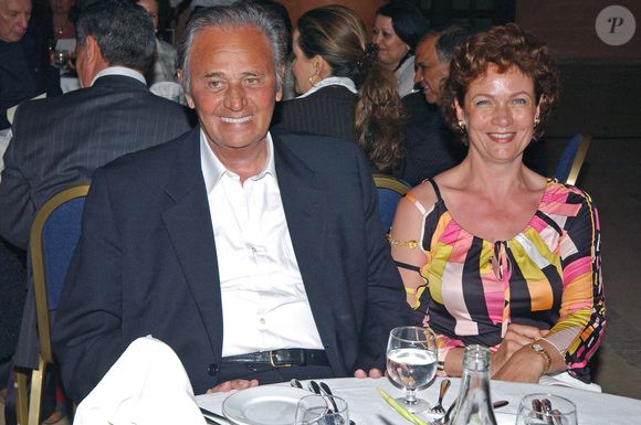 Roger Hanin et sa compagne Agnès Berdugo assistent à la cérémonie de clôture du premier festival international de télévision de Djerba à Djerba, en Tunisie, le 30 avril 2006. Photo Bruno Klein/Abaca
