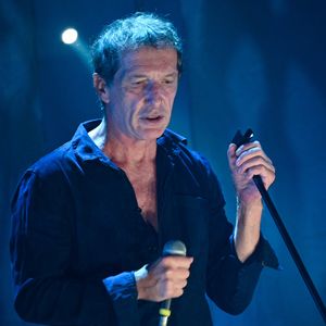 Miossec en concert sur la scène du Grand théâtre de la Coursive lors des Francofolies de La Rochelle, le 11 juillet 2021, 25 ans après la sortie de son premier album, "Boire".
© MPP / Bestimage