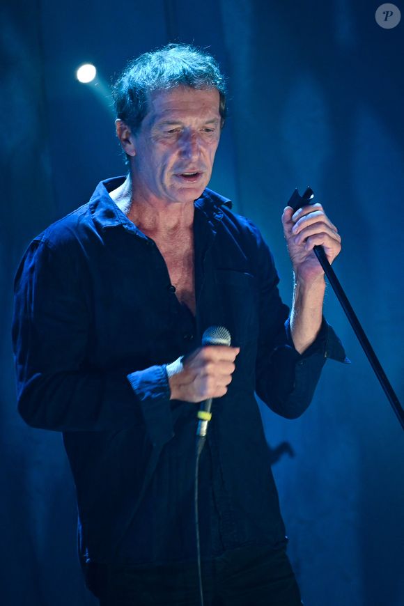 Miossec en concert sur la scène du Grand théâtre de la Coursive lors des Francofolies de La Rochelle, le 11 juillet 2021, 25 ans après la sortie de son premier album, "Boire".
© MPP / Bestimage