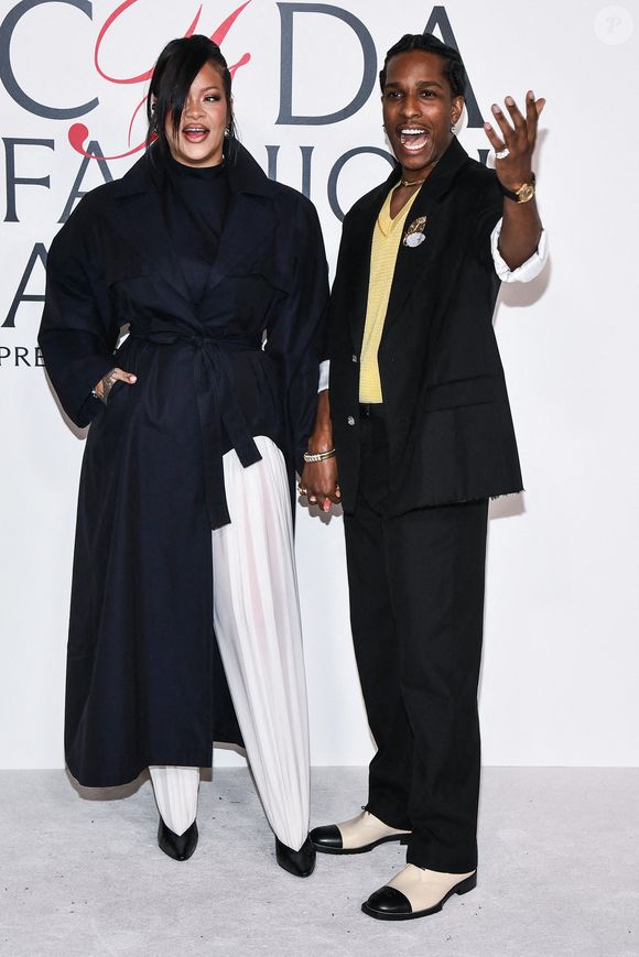 Elle a assisté aux CFDA Fashion Awards 2025 à New York avec A$AP Rocky.


Rihanna et A$AP Rocky sur le tapis rouge des CFDA Fashion Awards 2025 qui se sont déroulés au Musée américain d'histoire naturelle à New York, NY, le 3 novembre 2025. Photo par Anthony Behar/SPUS/ABACAPRESS.COM