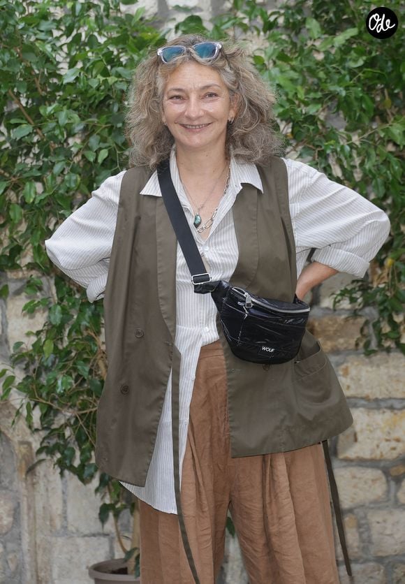La comédienne lui avait alors lancé : "T'as 20 piges, mais tu fais la révolution comme une grand-mère."

Corinne Masiero au photocall du film “En haut de la pile” lors de la 19ème édition du festival du film francophone d'Angoulême le 26 août 2026. © Coadic Guirec / Bestimage