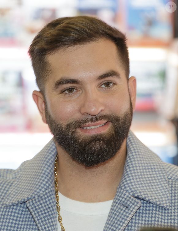Exclusif - Le chanteur Kendji Girac en séance de dédicaces pour son autobiographie Mi vida à la Librairie du Furet du Nord à Lille, France, le 1er octobre 2025. © Stephane Vansteenkiste/Bestimage