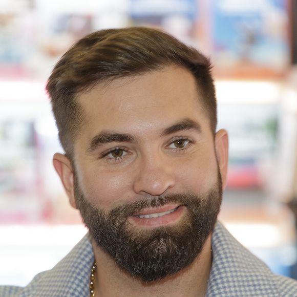 Exclusif - Le chanteur Kendji Girac en séance de dédicaces pour son autobiographie Mi vida à la Librairie du Furet du Nord à Lille, France, le 1er octobre 2025. © Stephane Vansteenkiste/Bestimage