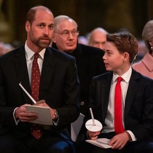 45 membres sont attendus autour de la table comme l'a rapporté la journaliste du Daily Mail, Rebecca English
Le prince William, prince de Galles, le prince George de Galles - La famille royale d'Angleterre assiste à la messe "Together At Christmas Carol" à l'abbaye de Westminster à Londres, Royaume-Uni le 6 Décembre, 2024