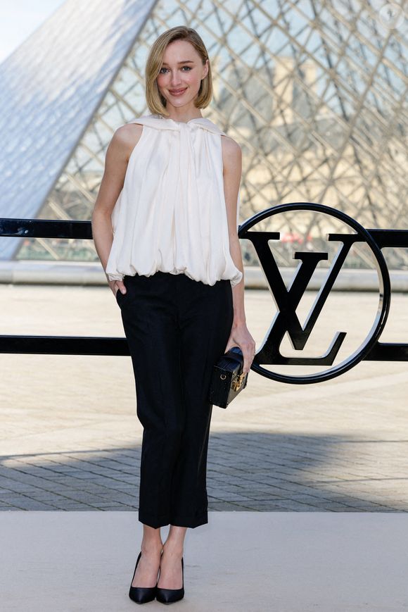 Phoebe Dynevor au photocall du défilé Louis Vuitton "Collection Femme Prêt-à-Porter Automne/Hiver 2026-2027" lors de la Fashion Week de Paris, le 10 mars 2026

© Olivier Borde / Bestimage
