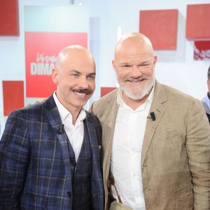 Exclusif - Viktor Vincent et Philippe Etchebest lors de l'enregistrement de l'émission Vivement dimanche au studio Rive gauche, présentée par M.Drucker, diffusée sur France 3 le 17 mai 2026, à Paris, France, le 21 avril 2026. © Guillaume Gaffiot/Bestimage