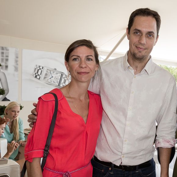 Alors Directrice générale des services à la mairie de Gennevilliers, dans les Hauts-de-Seine, Julia Marsaud a tout quitté pour suivre son clan...

Grand Corps malade et sa femme Julia Marsaud lors du Longines Paris Eiffel Jumping au Champ-de-Mars à Paris, le 5 juillet 2015. Crédit Corleone / Borde / Bestimage