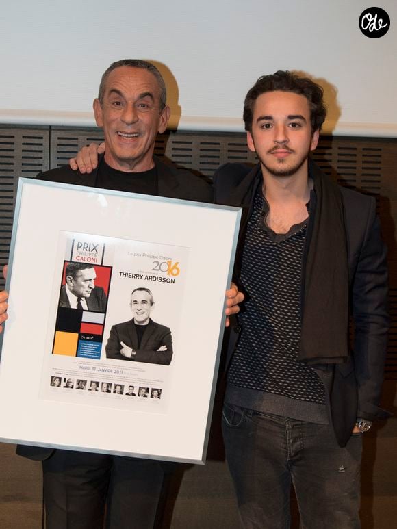 Vendredi 4 septembre 2026, le jeune homme de 30 ans a sorti son nouveau titre, Little Things. Une chanson née dans la douleur, mais aussi dans la promesse de nouveaux jours plus heureux. 

Thierry Ardisson et son fils Gaston Ardisson à la cérémonie du Prix Philippe Caloni décerné à Thierry Ardisson à la SCAM à Paris le 17 janvier 2017. 

© Pierre Perusseau/Bestimage | 00322971