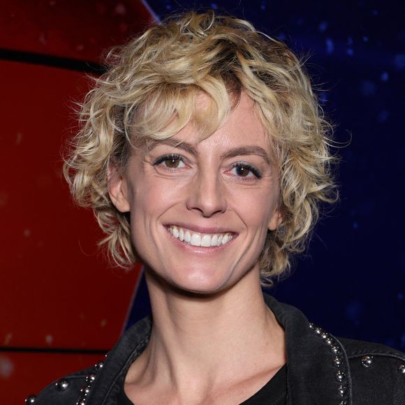 En légende, l'actrice de 45 ans qui joue dans "Astrid et Raphaëlle" mais aussi dans Les mystères du bois galant ou Les mystères de l'école de gendarmerie écrit : "28.06.2009. Devenir mère ça ne s’apprend pas à l’avance, ça s’apprend chaque jour"

Sara Mortensen à la première du film "Joli Joli" au cinéma UGC Ciné Cité Les Halles à Paris, le 3 décembre 2024.
© Denis Guignebourg/Bestimage