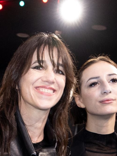 Charlotte Gainsbourg et Yvan Attal : Leur fille Alice s’installe dans une nouvelle ville, capitale européenne où sont nées sa mère et sa grand-mère