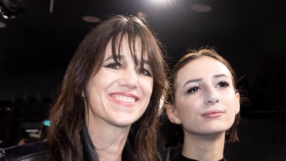 Charlotte Gainsbourg et Yvan Attal : Leur fille Alice s’installe dans une nouvelle ville, capitale européenne où sont nées sa mère et sa grand-mère