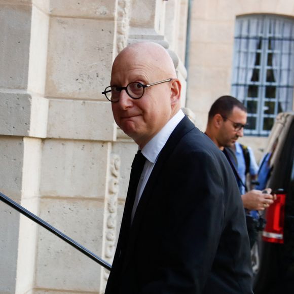 Ara Aprikian - Arrivées aux obsèques de Philippe Labro en l'église de Saint-Germain-des-Prés à Paris le 13 juin 2025. © Dominique Jacovides - Christophe Clovis / Bestimage