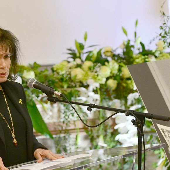 Anne Sinclair - Obsèques de J-F.Kahn dans la salle polyvalente de Mussy-sur-Seine, le 29 janvier 2025. Après cet hommage civil en présence de ses proches et notamment du Premier ministre F.Bayrou, le journaliste, décédé le 22 janvier 2025 à 86 ans, sera inhumé dans le cimetière communal dans la plus stricte intimité.
© Romain Doucelin / Bestimage