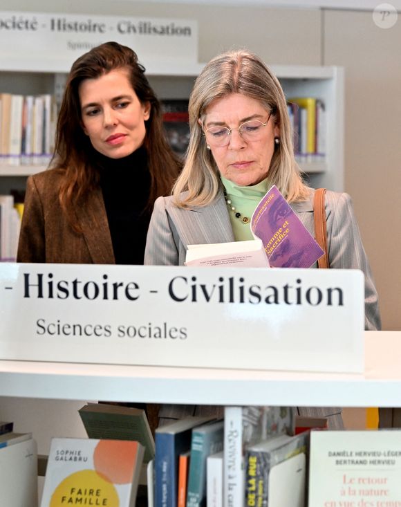 Le prince Albert II de Monaco, la princesse Caroline de Hanovre, Charlotte Casiraghi et Mélanie-Antoinette de Massy inaugurent la médiathèque Caroline à Monaco, le 10 décembre 2025.
© Bruno Bebert / Bestimage