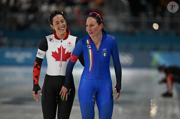 Le 7 février 2026, Milano, Lombardie, Italie : Valerie Maltais du Canada, Francesca Lollobrigida de l'Italie pendant les Jeux Olympiques d'hiver, Milano Cortina 2026, à l'arène de patinage de vitesse de Milano, le 7 février 2026 à Milano, Italie Photo by Federico Manoni/ZUMA Press Wire)