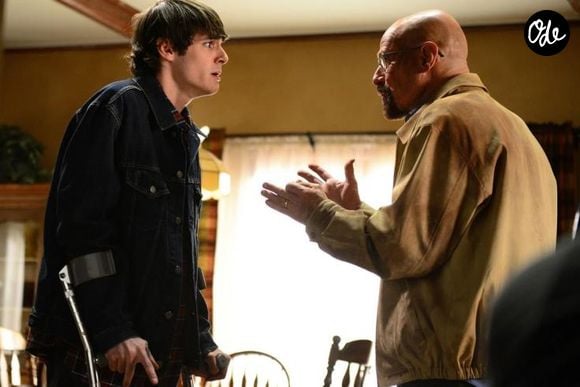 Bryan Cranston, son père à l’écran, a publié un message plein de tristesse.

RJ Mitte et Bryan Cranston jouaient un père et son fils dans la série à succès "Breaking Bad"