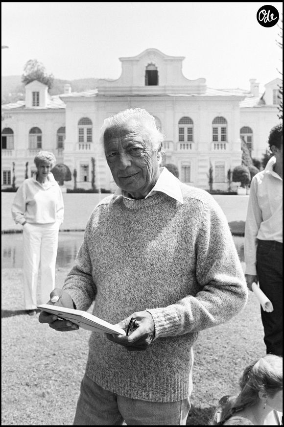 Archives - rendez-vous Giovanni Agnelli, sa femme Marella et sa famille, dont son fils Edoardo Agnelli, sa fille Margherita et ses petits-enfants John, Lapo, Ginevra, Pietro, Sofia et Maria, son petit-fils John Elkann à Villa Perosa. DANIEL ANGELI / BESTIMAGE
