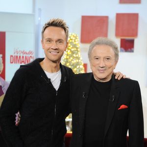 Sacré animateur préféré des Français par "TV Magazine", Cyril Féraud s’installe ce dimanche 28 décembre sur le célèbre canapé rouge avec une émotion encore vive.

Exclusif - Cyril Féraud et Michel Drucker - Enregistrement de l'émission "Vivement dimanche" au studio Rive Gauche, présentée par M. Drucker le 19 novembre 2025, avec une diffusion sur France 3 le 28/12/2025. © Guillaume Gaffiot / Bestimage