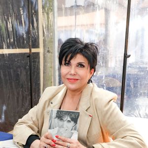 Liane Foly lors de la 3ème édition du salon du livre à Saint-Germain-des-Prés "Des pages avant la plage" à Paris le 6 juin 2026. © Jack Tribeca / Bestimage